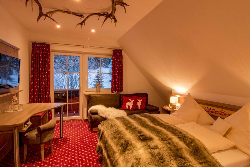 Hotel & Restaurant Gruener Baum - Die Gruene Oase Am Feldberg Feldberg  Eksteriør billede